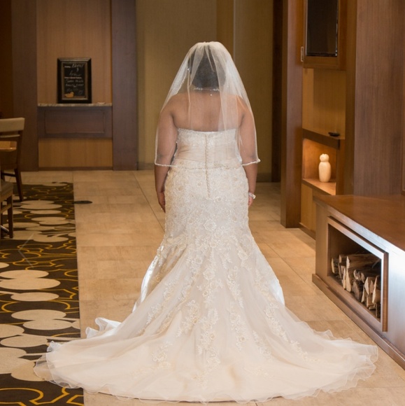 Beautiful Mori Lee Wedding Gown style #1903 - Picture 4 of 7